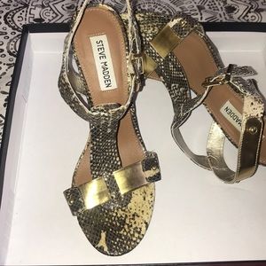 STEVE MADDEN Faux snake skin heels!